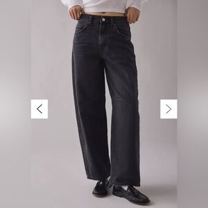 NWT: BDG Logan Buckle Baggy Barrel Jean. Size 30